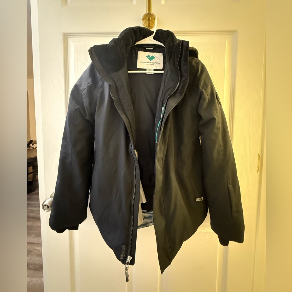 Black Obermeyer ski jacket (TEEN SIZE L)